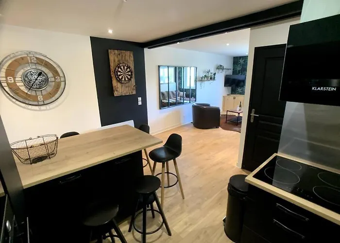 Hello #2 By Melrose באיו