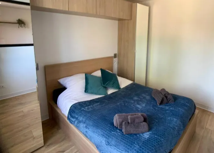 Hello #2 By Melrose 바이외